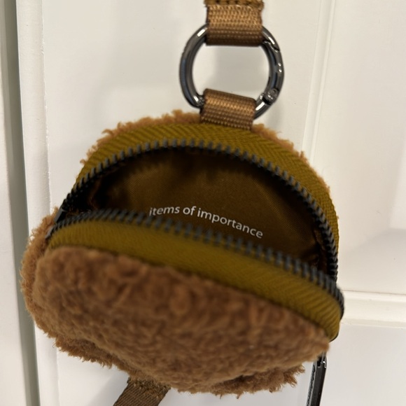 Lululemon Sherpa cross body phone bag | Lululemon Sherpa bag - Picture 6 of 6